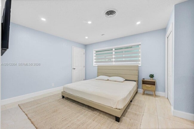 Photo - 2128 Dock St