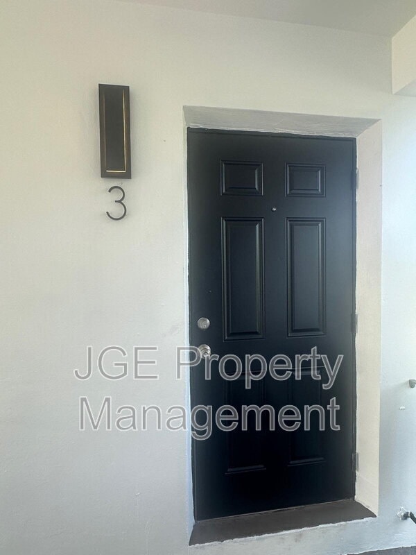 Photo - 3128 SW 12th Pl Unidad Apt 3