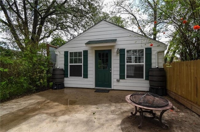 Photo - ADORABLE BUNGALOW LOCATED IN ARLINGTON HEIGHTS!