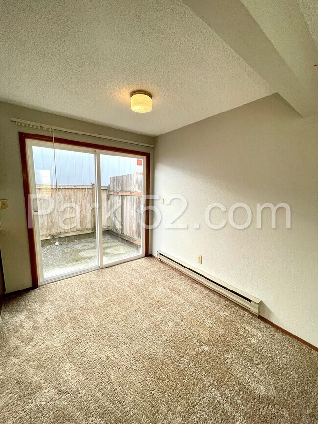 Photo - 631 N Fife St Unit #01