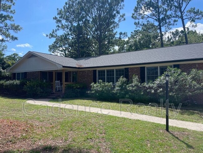 Building Photo - 114 Cardinal Dr S