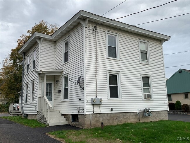 Building Photo - 112 W 1st St S Rental