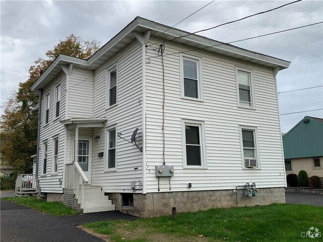 Building Photo - 112 W 1st St S Rental