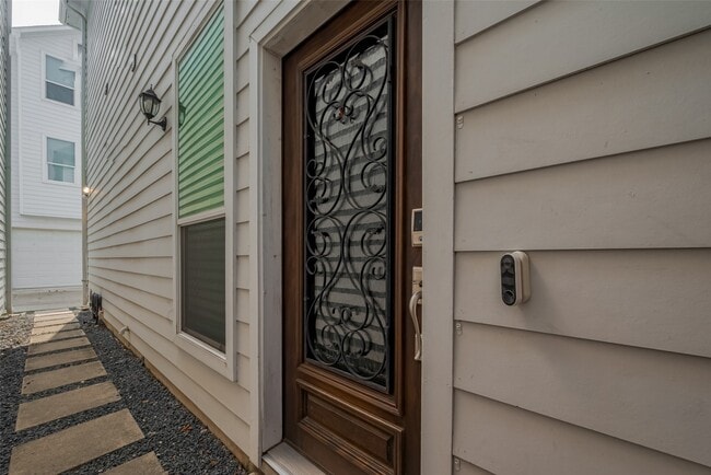 Photo - 854 W 20th St
