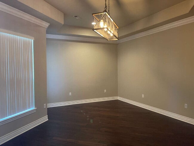Photo - 4BR / 3Car garage / Fully fenced in backyard - Stunning property