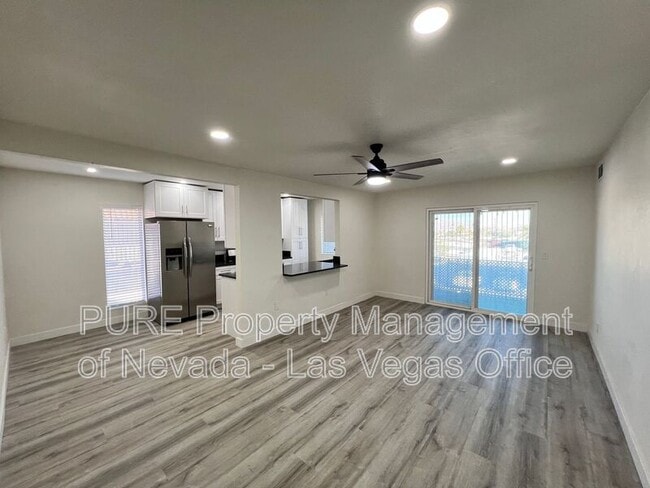 Building Photo - 1405 E Vegas Valley Dr Unit #312