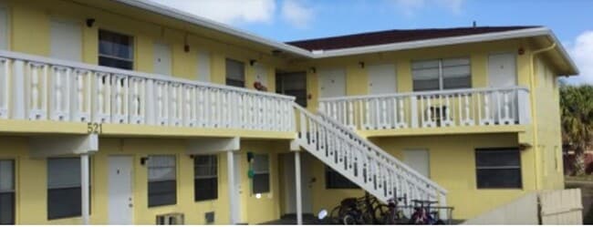 Building Photo - 521 NW 35th Ct Unit D Rental