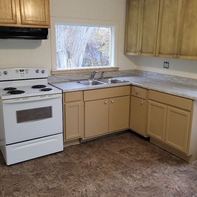 Photo - 1322 E Napier Ave