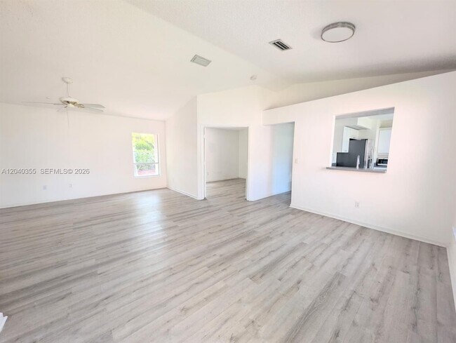 Photo - 532 SE 21st Dr