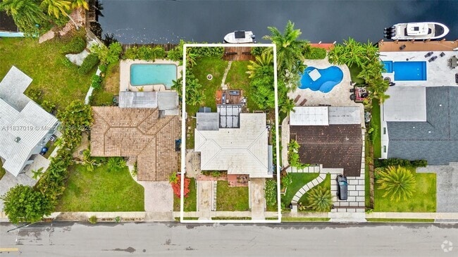 Building Photo - 908 SW 12th Ct Rental