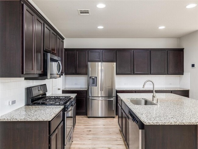 Photo - 121 Struss dr