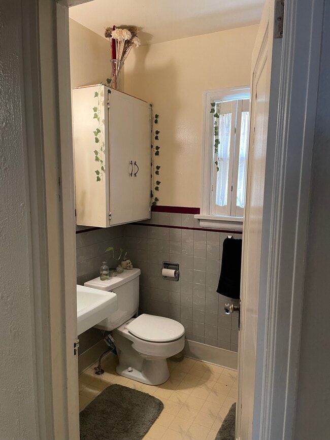 Building Photo - 1327 10th Ave