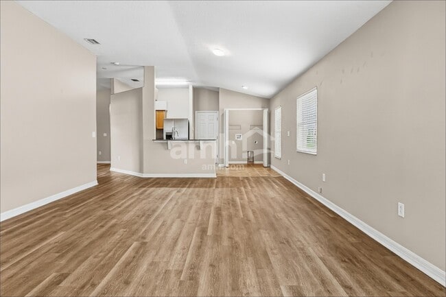 Photo - 25815 Crippen Dr