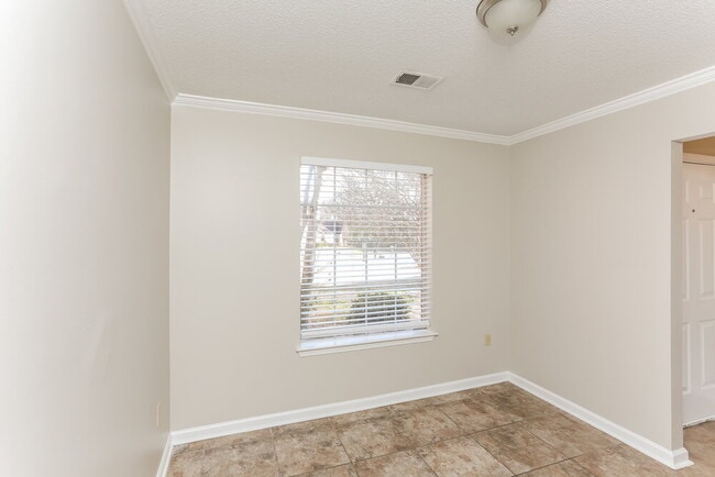 Photo - 6688 Ross Manor Dr