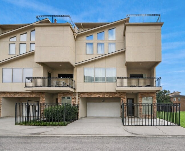 Building Photo - 3507 Jackson St