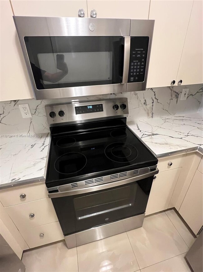 Photo - 11060 SW 196th St Unidad 611