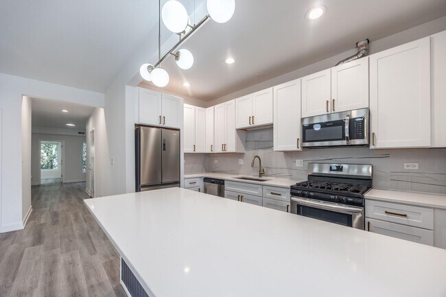 4937 N St Louis Ave Unit 2S