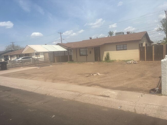 Building Photo - 2746 W Glenrosa Ave