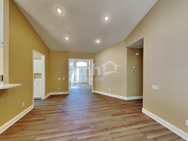 Photo - 9319 Stawell Dr