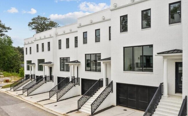 Photo - 3667 Peachtree Rd