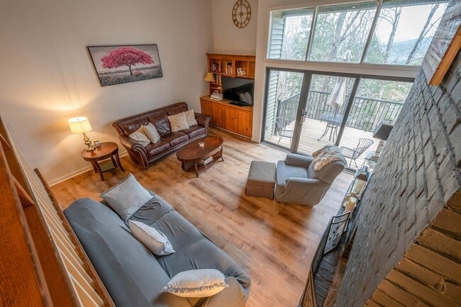 Building Photo - 1221 Baker Turn Unit 1D