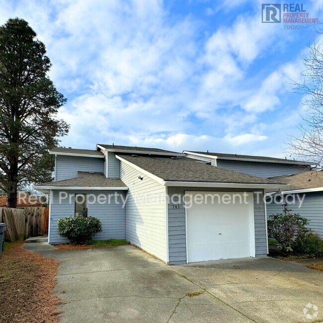 Building Photo - Jones Acquistions LLC - 741/743/745 (Olymp... Unit 741 Rental