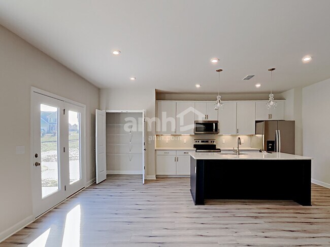 Photo - 302 Burnley Wy