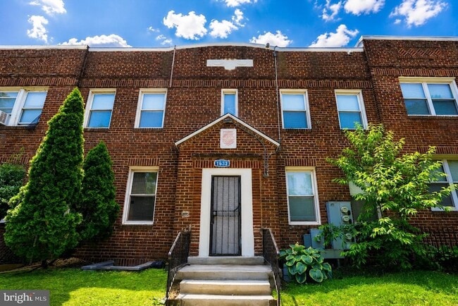 Building Photo - 1633 E Street NE Unit 3
