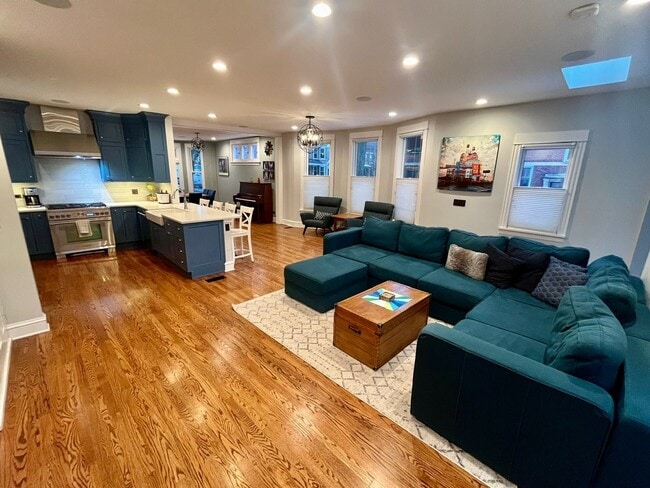 Photo - 3700 N Hermitage Ave