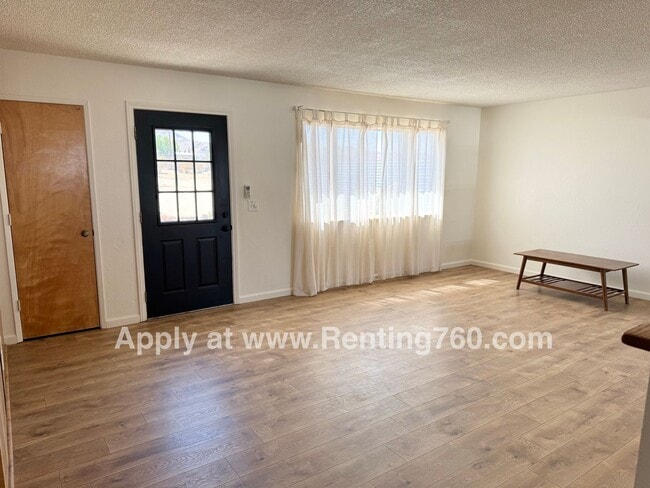 Photo - Spacious Home with Solar Panels!!