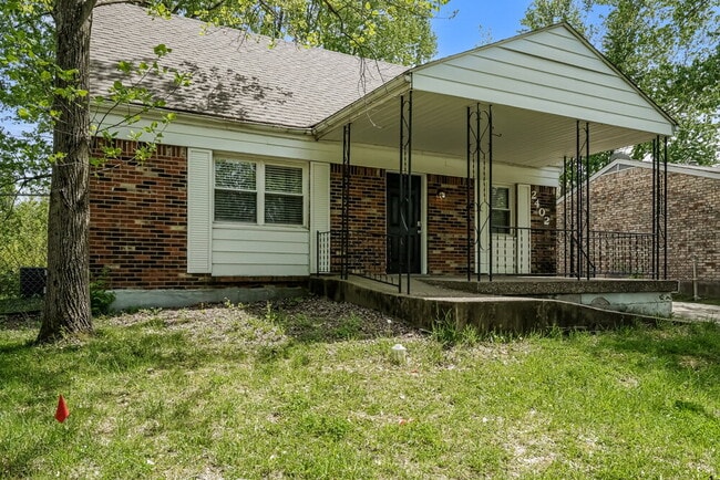 Photo - 2402 Parliament Ct