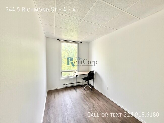 Photo - 344.5 Richmond St