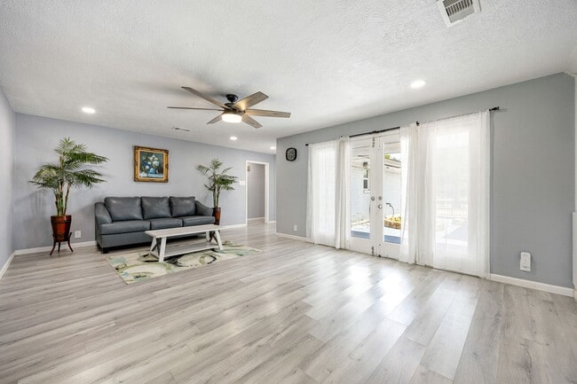 Photo - 7606 Richmond Ave.