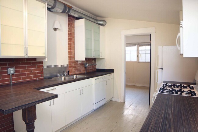 Building Photo - 637 Mathews St Unit #203