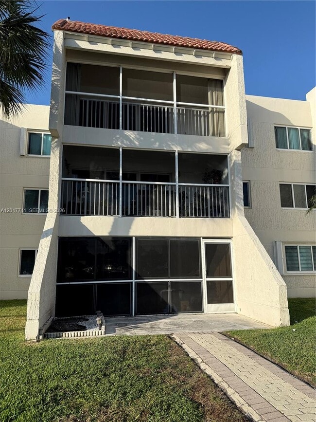 Building Photo - 120 Lakeview Dr Unit 114