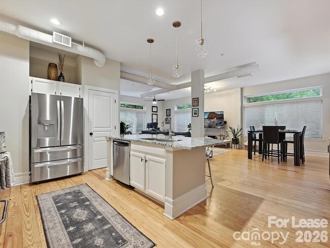 Photo - 404 N Laurel Ave Unit 11