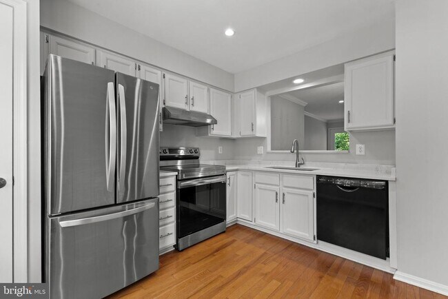Photo - 106 Hackley Ct