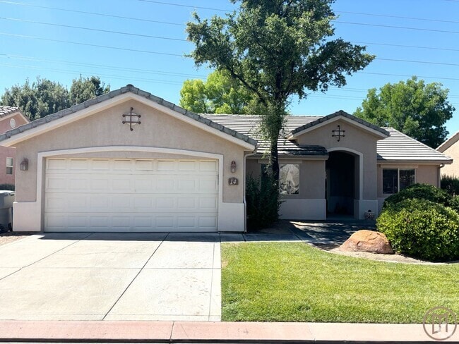 Building Photo - Snow Canyon Home!