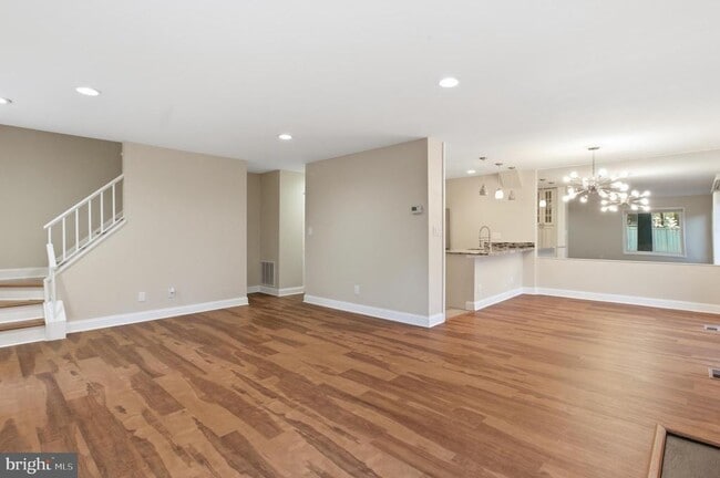 Photo - 20 Lea Pond Ct