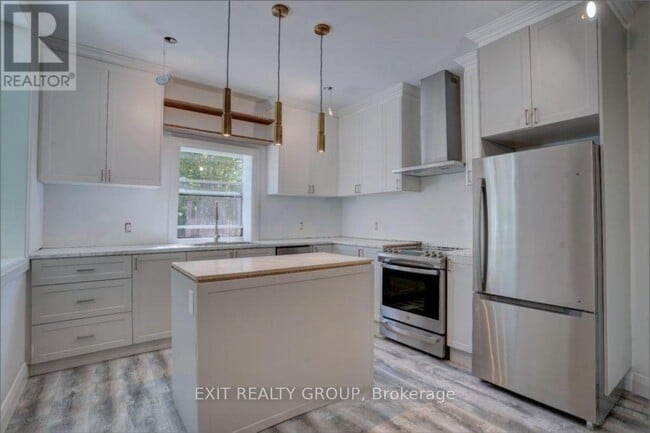 Photo - 105 Yeomans St