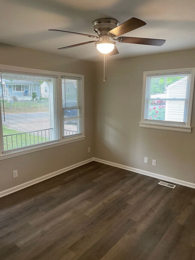 Photo - 1447 Marne St