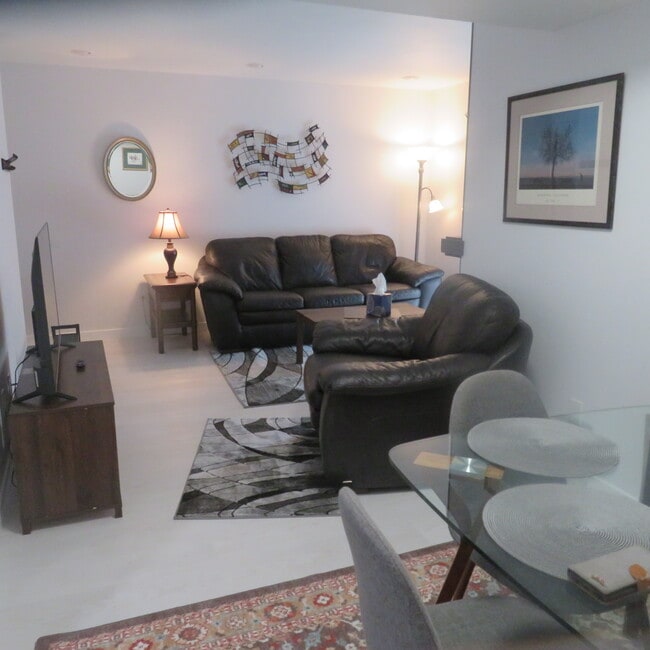 Building Photo - 7270 Huntsmen Cir Unit C