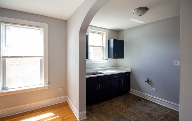 Photo - 2448 N Laramie Ave Unit 2F