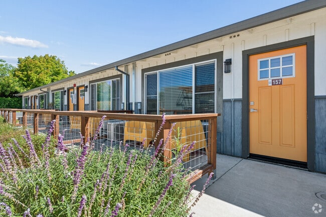 1BR, 1BA - 480SF - Patio View