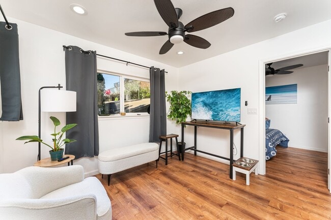 Photo - Unfurnished 1 bed/1 bath PET FRIENDLY - walk to beach, grocery, park