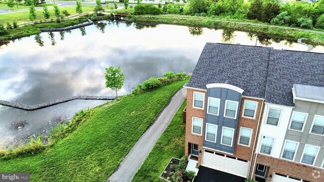 Building Photo - 42502 Dogwood Glen Square Rental