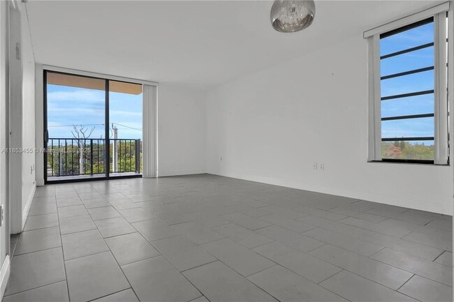 Photo - 16751 NE 9th Ave Unidad 512