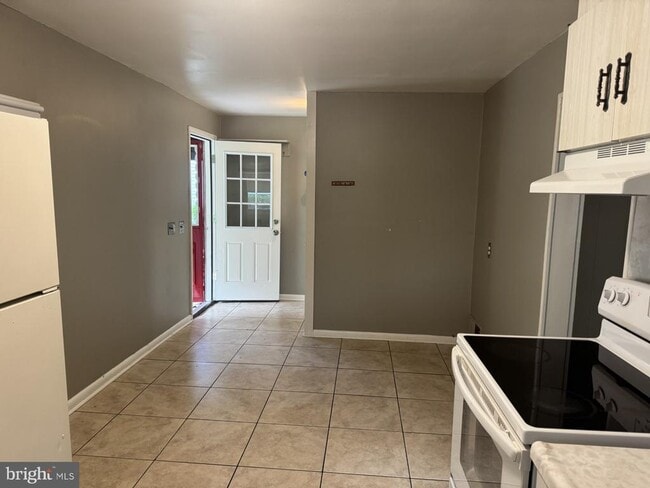 Photo - 508 Warren Rd