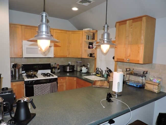 Photo - 213 Holmes St