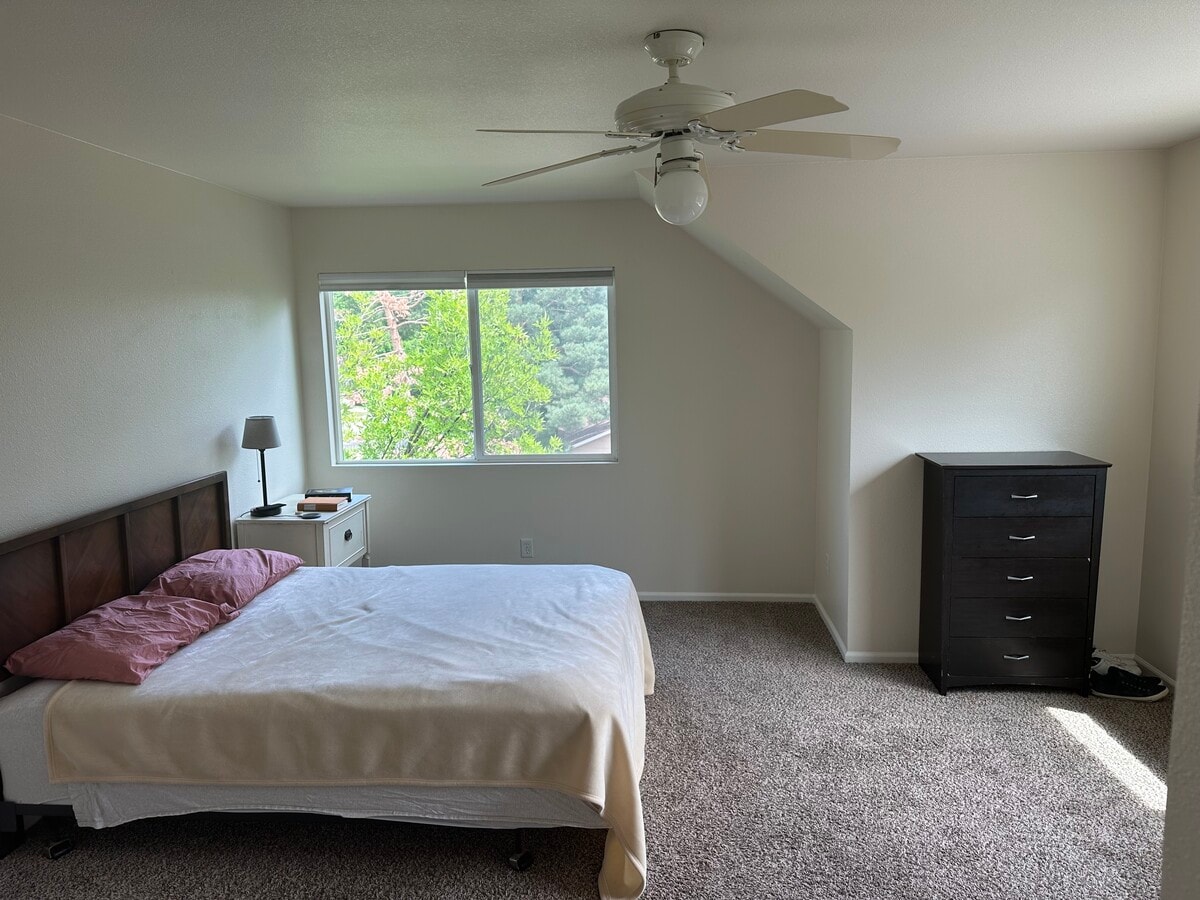 Master with walk-in closet +full batht - 121 E Swallow Rd Unit 203